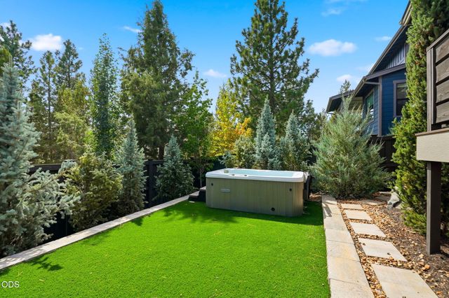 2621 NW Sky Vista Court, Bend, OR 97703