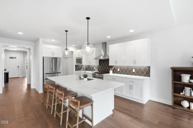 2621 NW Sky Vista Court, Bend, OR 97703