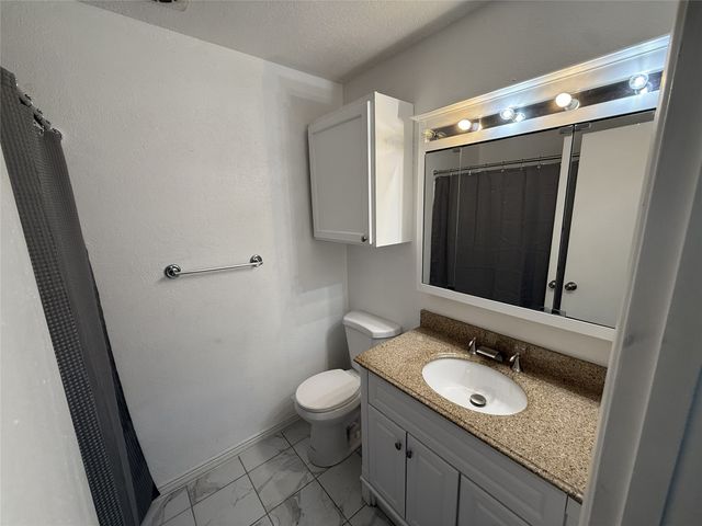 415 W Highland Drive, Whitewright, TX 75491