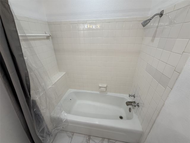 415 W Highland Drive, Whitewright, TX 75491