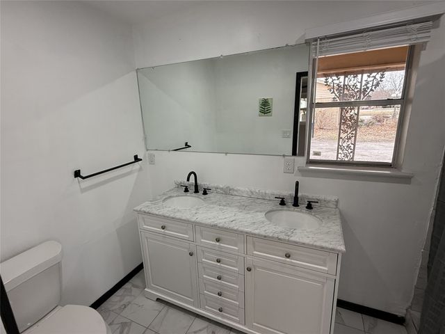 415 W Highland Drive, Whitewright, TX 75491