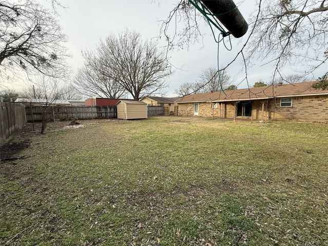 415 W Highland Drive, Whitewright, TX 75491
