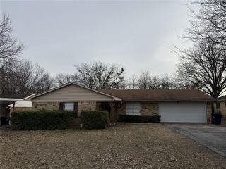 415 W Highland Drive, Whitewright, TX 75491
