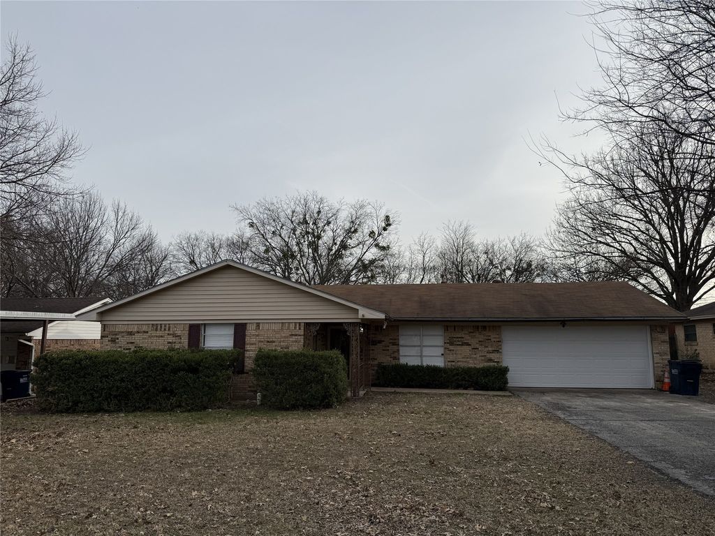 415 W Highland Drive, Whitewright, TX 75491