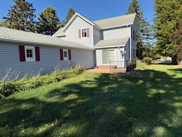 7707 US Highway 20 Highway, Lena, IL 61048