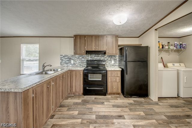 352 Sacramento ST, North Fort Myers, FL 33903