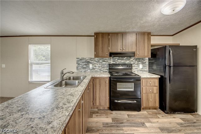 352 Sacramento ST, North Fort Myers, FL 33903