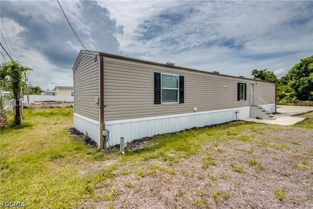 352 Sacramento ST, North Fort Myers, FL 33903