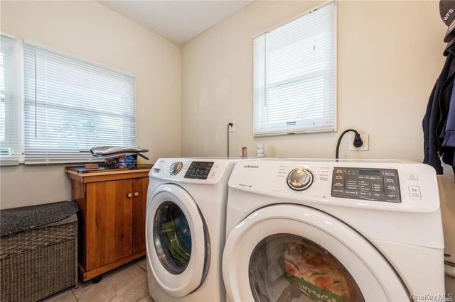 36 Robin Lane, Levittown, NY 11756