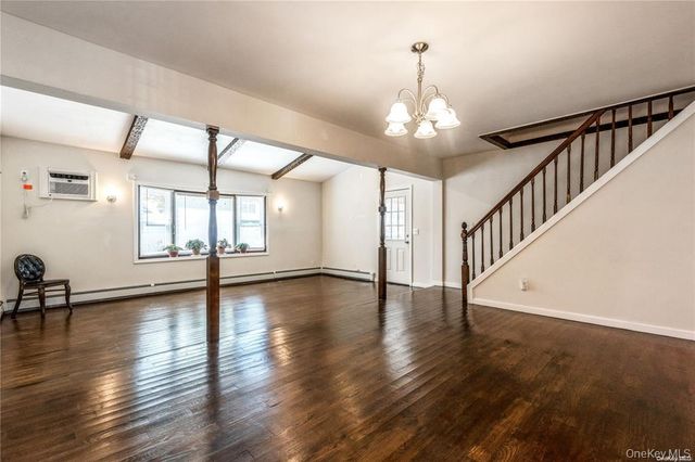 36 Robin Lane, Levittown, NY 11756