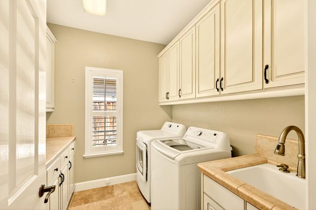 4926 W Pinedale Avenue, Fresno, CA 93722