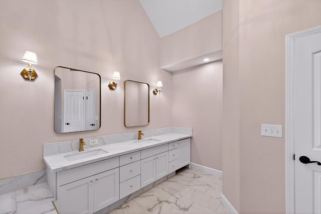 4926 W Pinedale Avenue, Fresno, CA 93722
