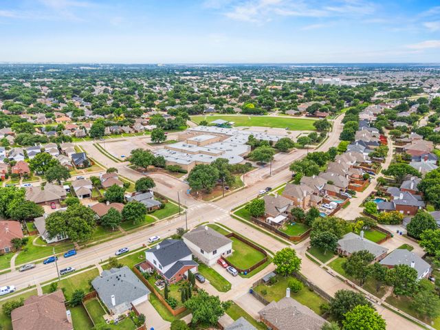 2060 Arbor Creek Drive B, Carrollton, TX 75010