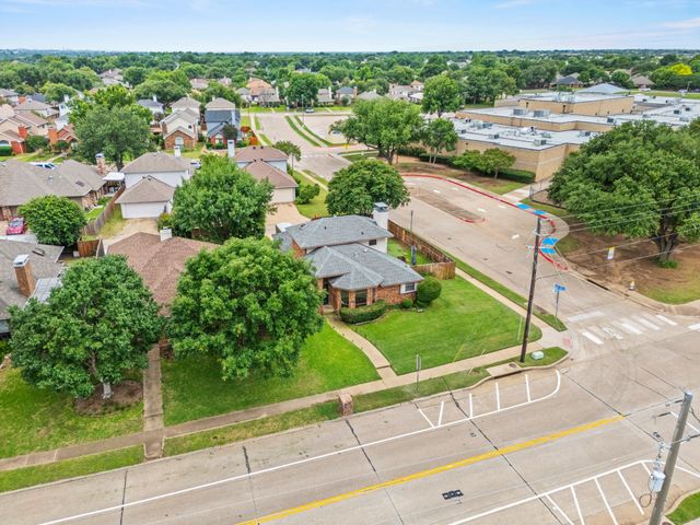2060 Arbor Creek Drive B, Carrollton, TX 75010