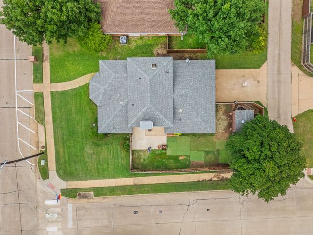 2060 Arbor Creek Drive B, Carrollton, TX 75010