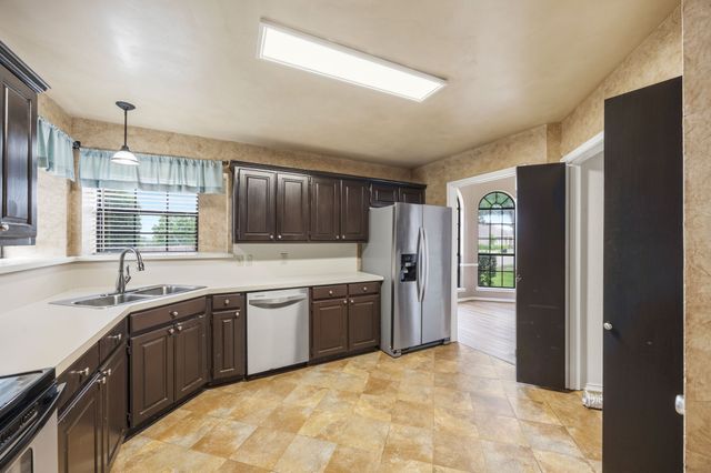 2060 Arbor Creek Drive B, Carrollton, TX 75010