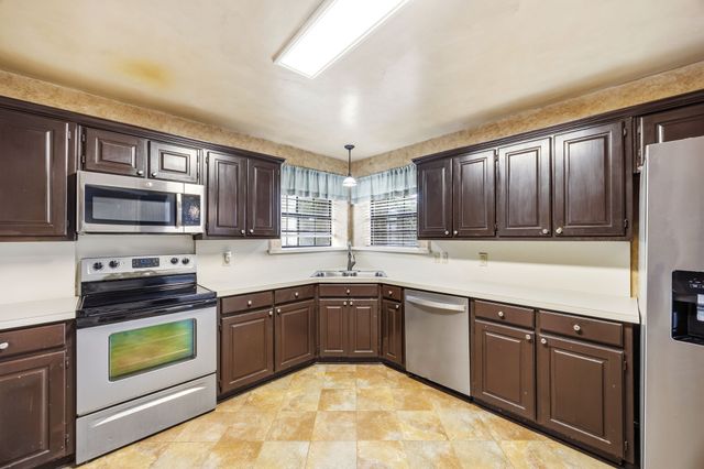 2060 Arbor Creek Drive B, Carrollton, TX 75010