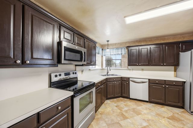 2060 Arbor Creek Drive B, Carrollton, TX 75010