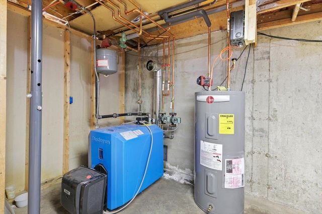 24 Oak Ridge Road, Sandown, NH 03873