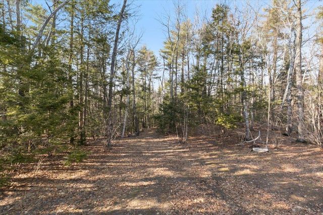 24 Oak Ridge Road, Sandown, NH 03873