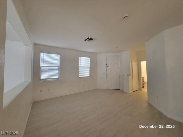 204 Hickory Heights Avenue, Las Vegas, NV 89148