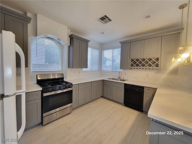 204 Hickory Heights Avenue, Las Vegas, NV 89148