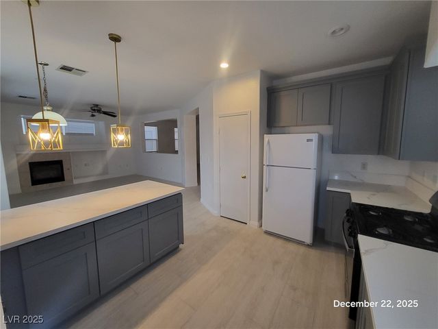 204 Hickory Heights Avenue, Las Vegas, NV 89148