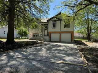 21608 S Clairmont Street, Peculiar, MO 64078