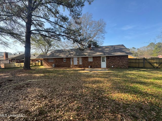 344 Red Oak Drive, Jackson, MS 39212