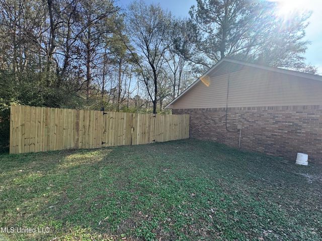 344 Red Oak Drive, Jackson, MS 39212