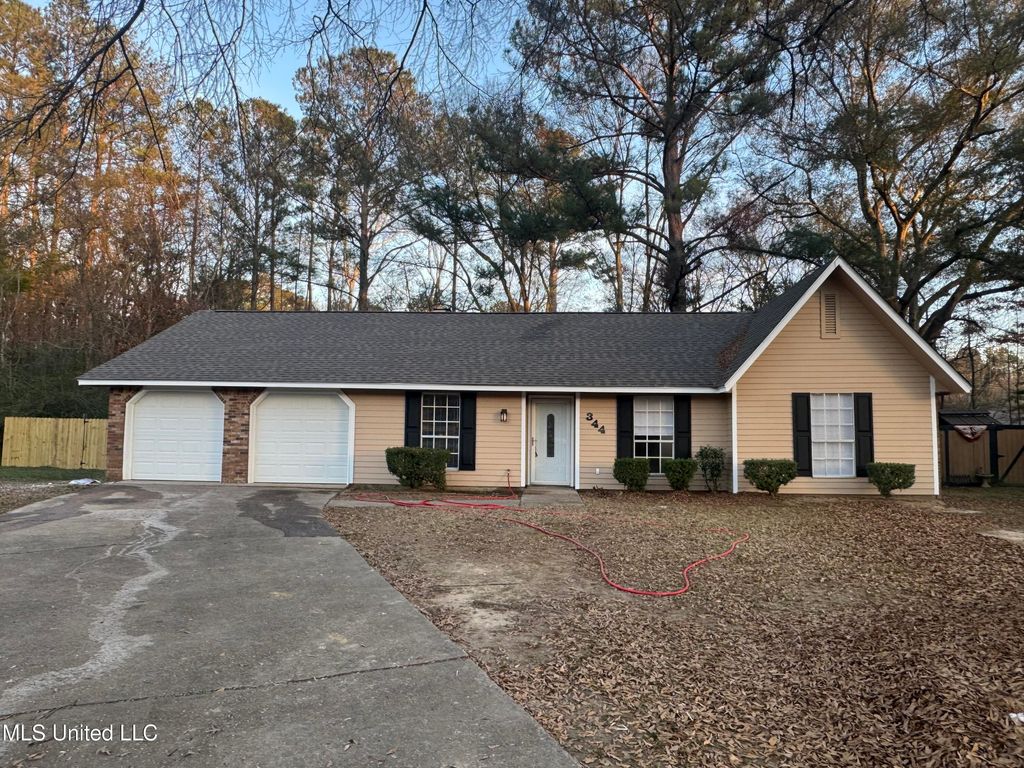 344 Red Oak Drive, Jackson, MS 39212