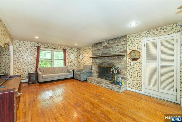 115 Hampshire Hill Road, Upper Saddle River, NJ 07458