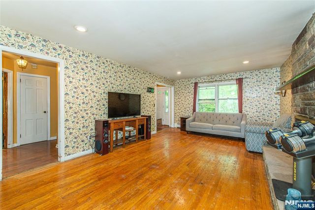 115 Hampshire Hill Road, Upper Saddle River, NJ 07458