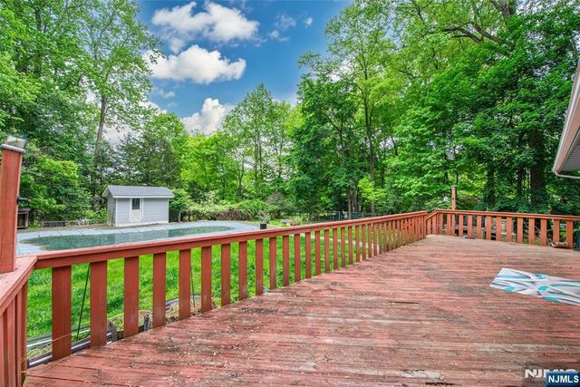 115 Hampshire Hill Road, Upper Saddle River, NJ 07458