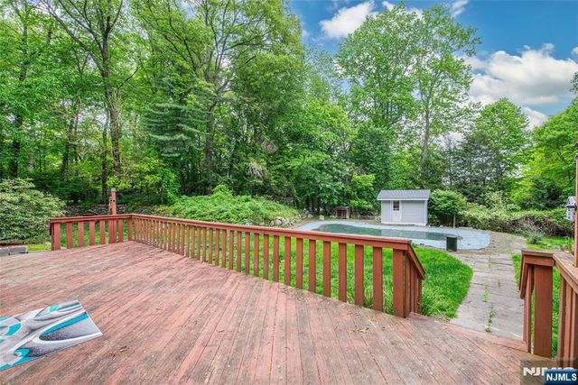115 Hampshire Hill Road, Upper Saddle River, NJ 07458