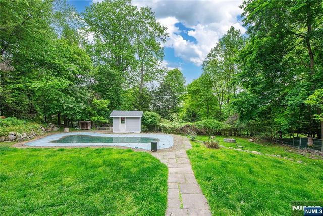 115 Hampshire Hill Road, Upper Saddle River, NJ 07458