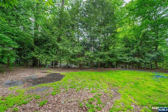 115 Hampshire Hill Road, Upper Saddle River, NJ 07458