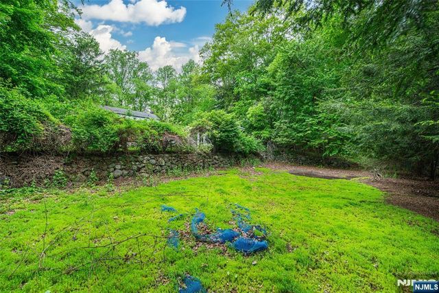 115 Hampshire Hill Road, Upper Saddle River, NJ 07458