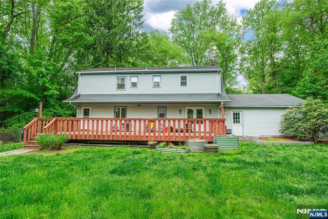 115 Hampshire Hill Road, Upper Saddle River, NJ 07458