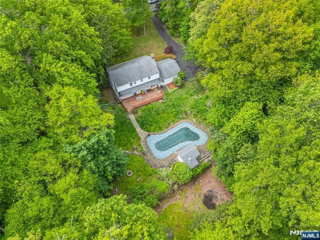 115 Hampshire Hill Road, Upper Saddle River, NJ 07458
