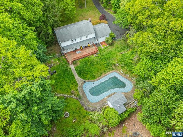 115 Hampshire Hill Road, Upper Saddle River, NJ 07458