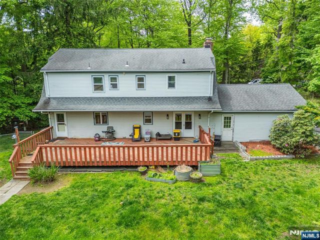 115 Hampshire Hill Road, Upper Saddle River, NJ 07458