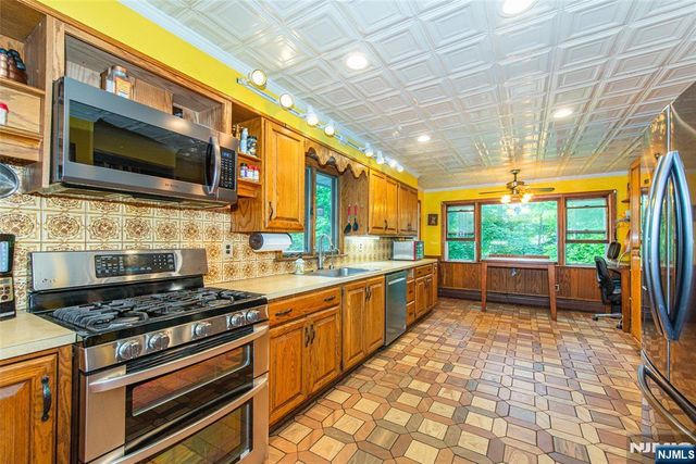 115 Hampshire Hill Road, Upper Saddle River, NJ 07458