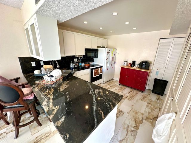 1655 S HIGHLAND AVENUE J190, Clearwater, FL 33756