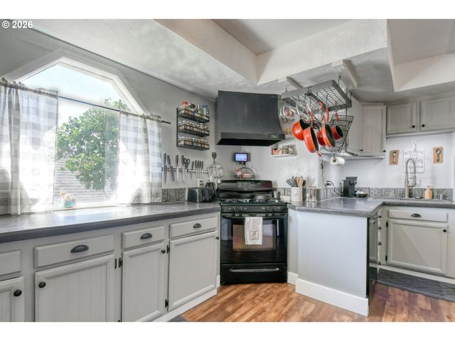 417 Nw 4TH St, Pendleton, OR 97801