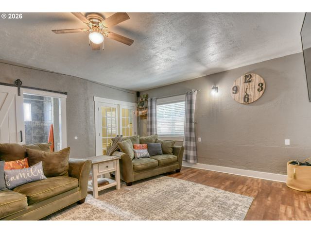 417 Nw 4TH St, Pendleton, OR 97801