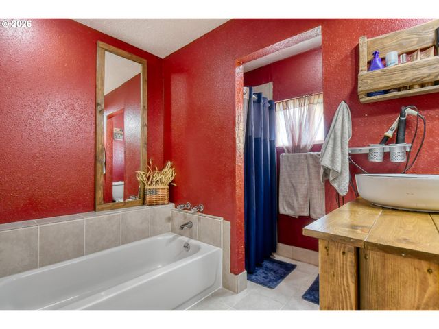 417 Nw 4TH St, Pendleton, OR 97801