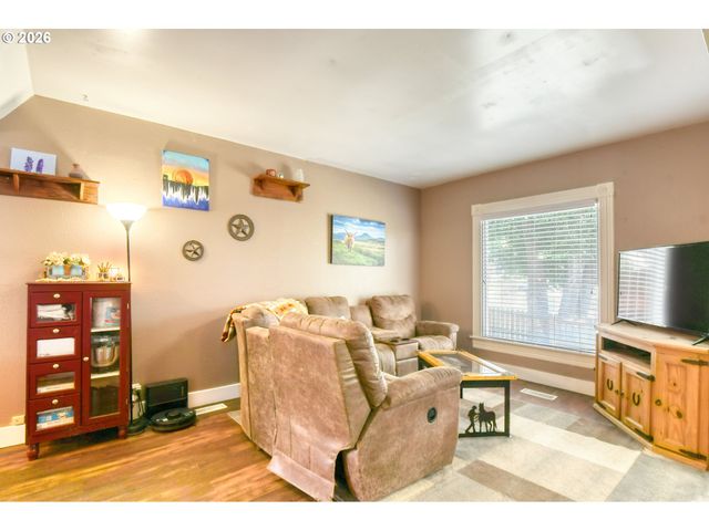 417 Nw 4TH St, Pendleton, OR 97801