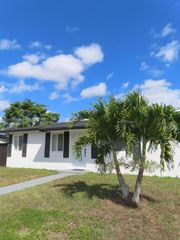 95 SW 17th Ter, Homestead, FL 33030