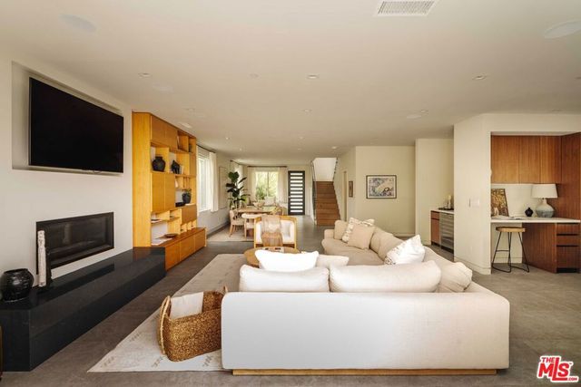 4063 Huron Avenue, Culver City, CA 90232